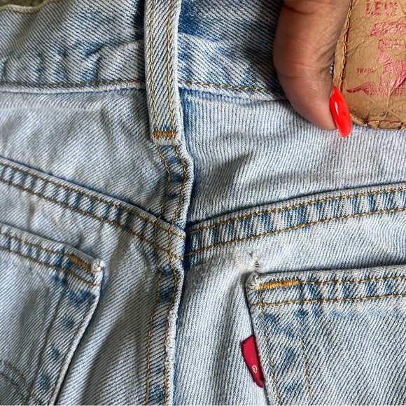 Vintage Levi’s Classic Relaxed 550 Cutoff Raw Edge Distressed Jean Shorts - Picture 9 of 16